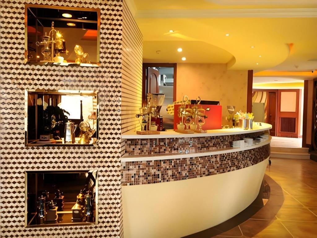 Chengdu French Theme Gold Palace Екстер'єр фото