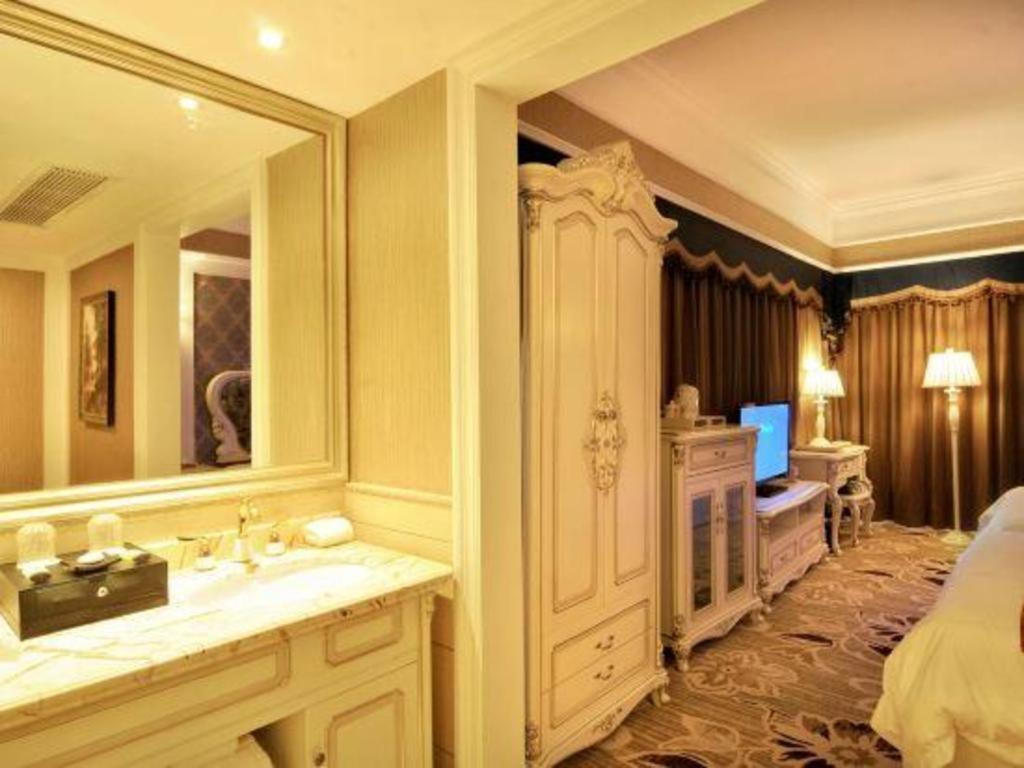 Chengdu French Theme Gold Palace Екстер'єр фото