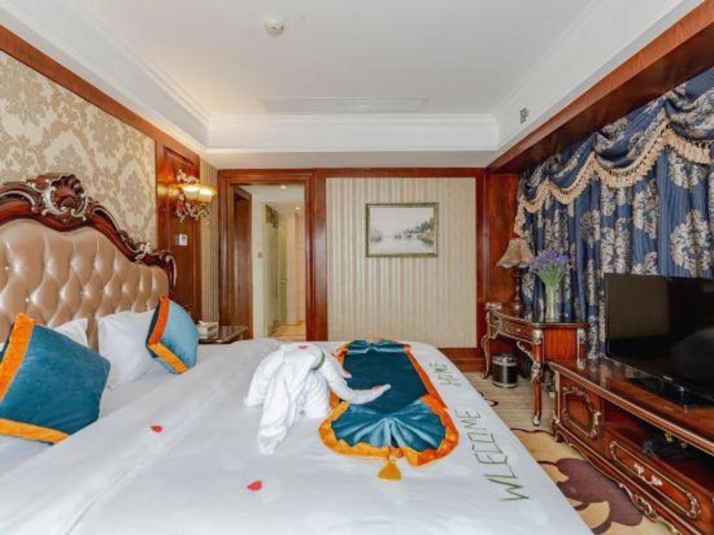 Chengdu French Theme Gold Palace Екстер'єр фото