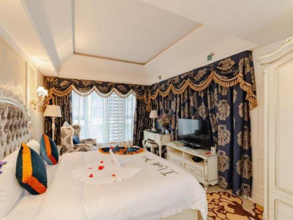 Chengdu French Theme Gold Palace Екстер'єр фото