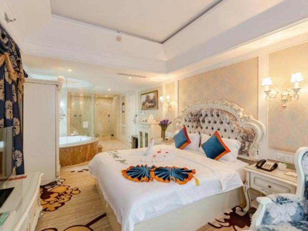 Chengdu French Theme Gold Palace Екстер'єр фото