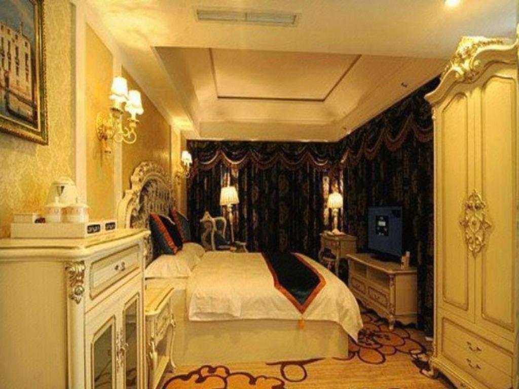 Chengdu French Theme Gold Palace Екстер'єр фото