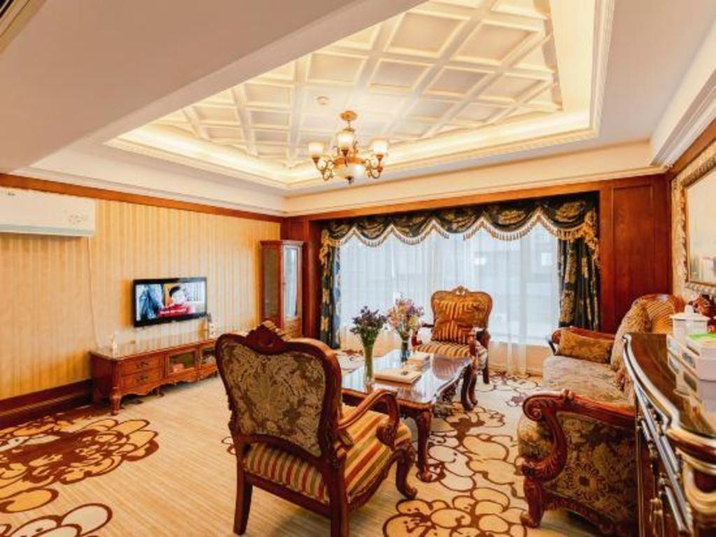Chengdu French Theme Gold Palace Екстер'єр фото