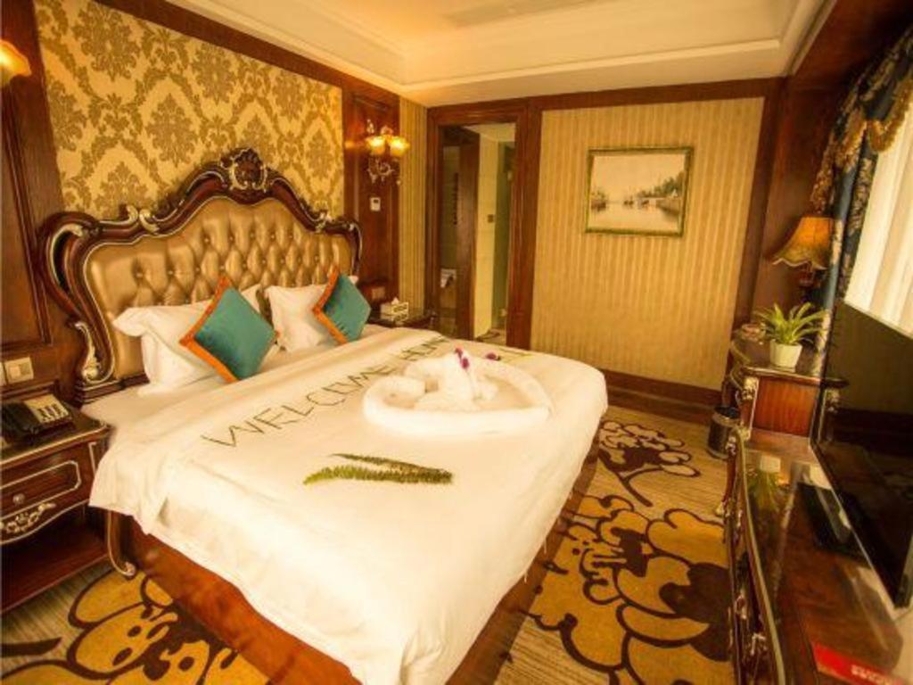Chengdu French Theme Gold Palace Екстер'єр фото